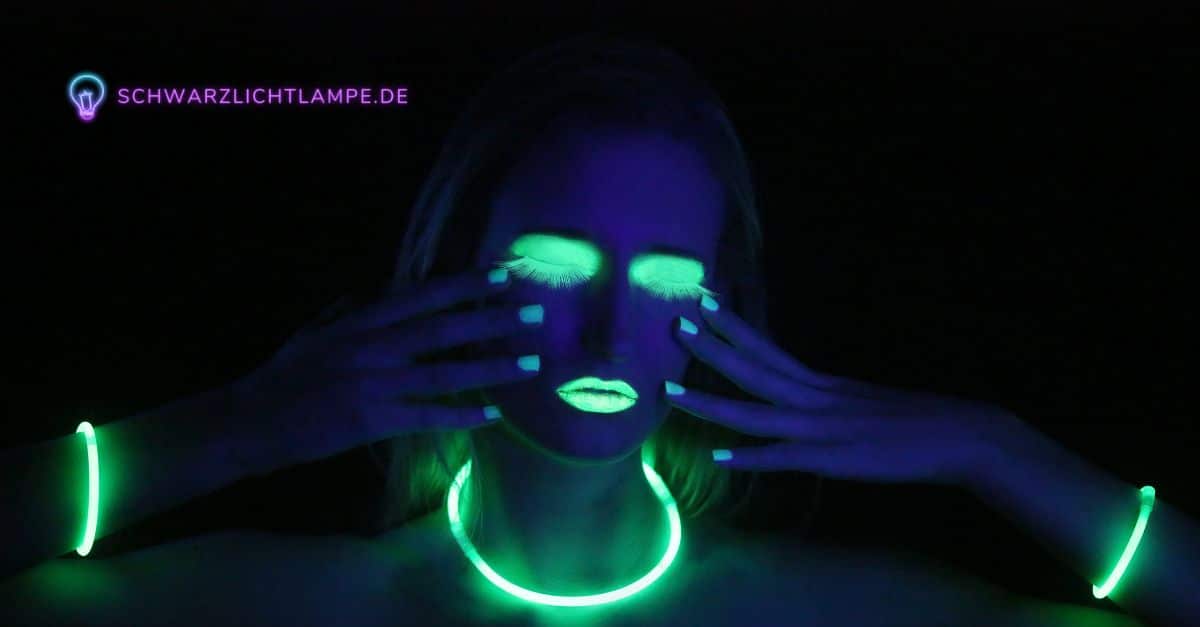 Copyright Schwarzlichtlampe.de (c) Schwarzlichtlampe.de